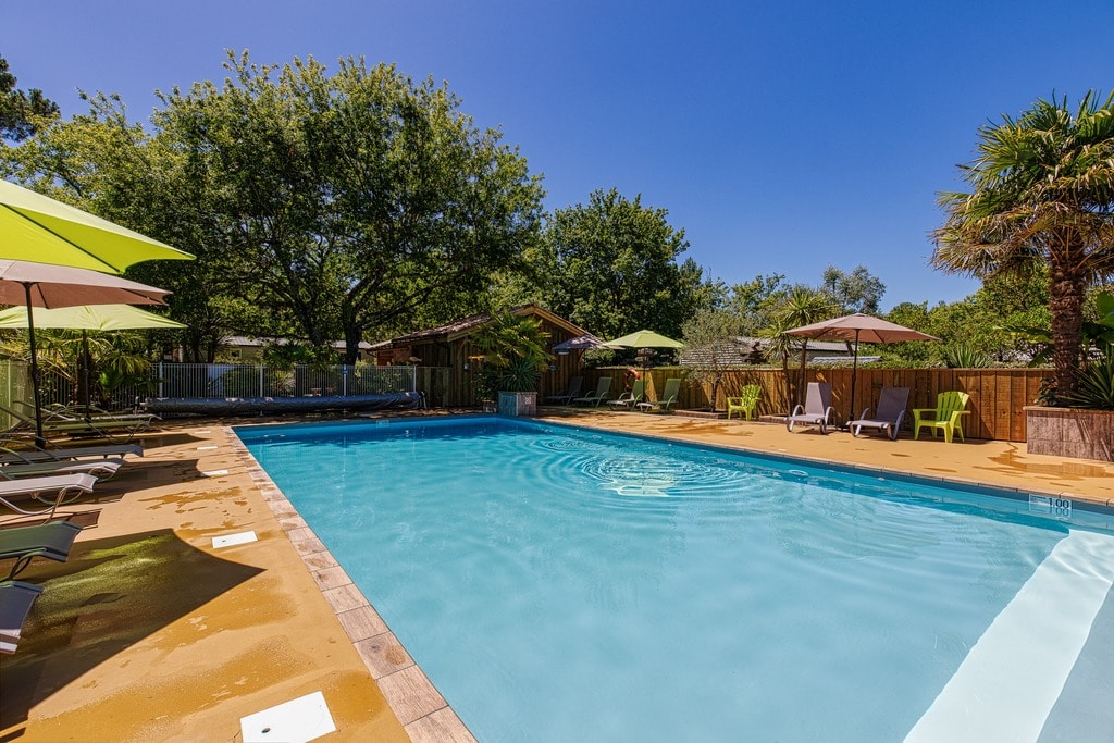 CAMPING EN GIRONDE AVEC PISCINE CHAUFFEE